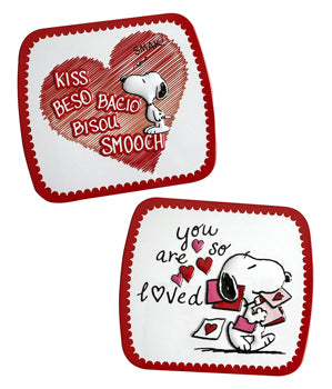 Show her you love her with a limited edition Valentine's gift, Peanuts Snoopy Candy from The Heart filled gift Tin. These embossed metal tins are filled with sweet "soul mate" strawberry flavored candy hearts!